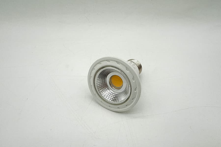 2 LED Lampen Magnolux, 9,5 Watt